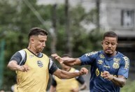 Athletic marca quatro vezes e vence o Santos em primeiro teste de Pedro Caixinha