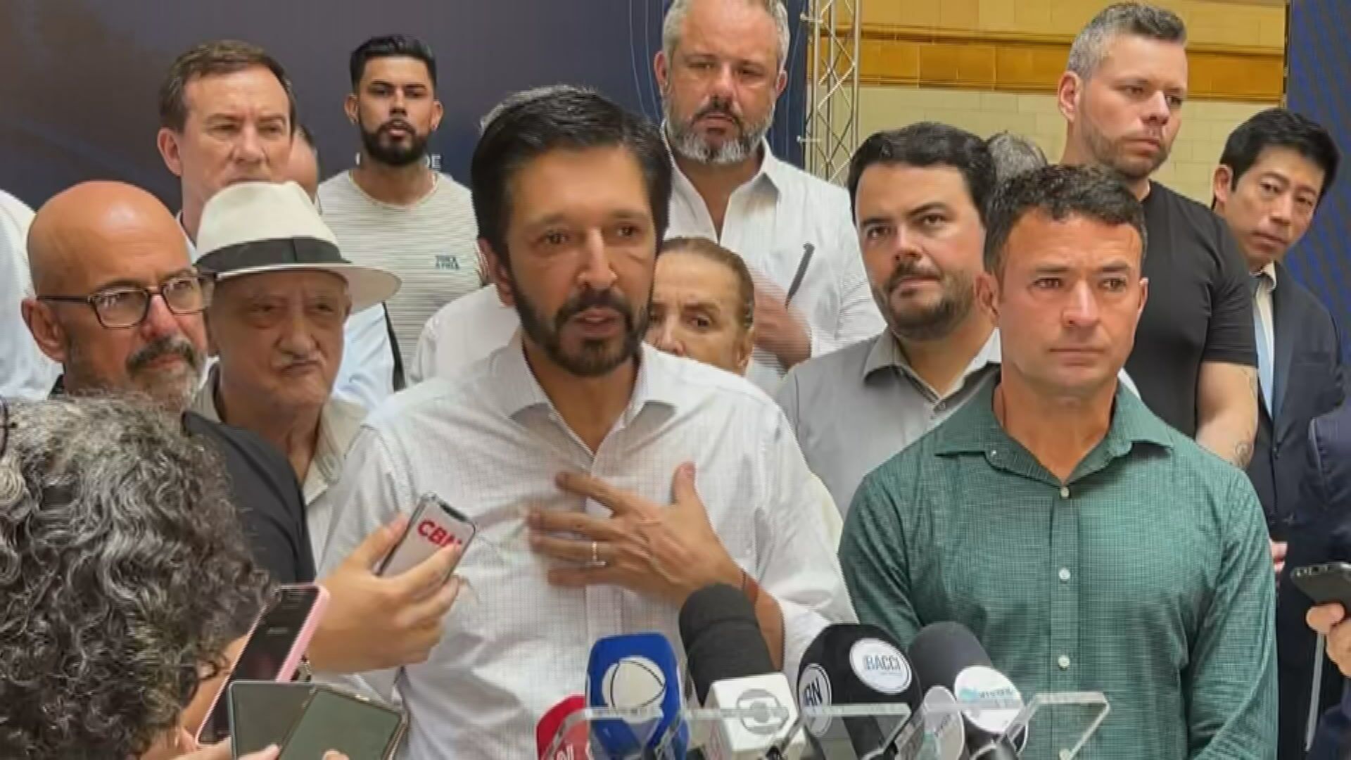 O prefeito Ricardo Nunes em agenda no Mercado Municipal de São Paulo