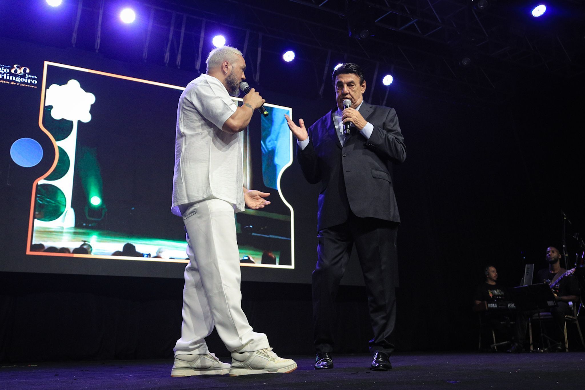 Belo se apresenta em festa de Jorge Perlingeiro