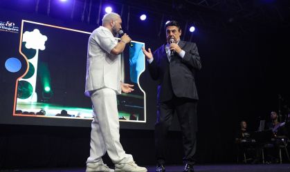 Belo se apresenta em festa de Jorge Perlingeiro