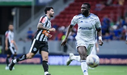 Bolasie em jogo contra o Athleltic