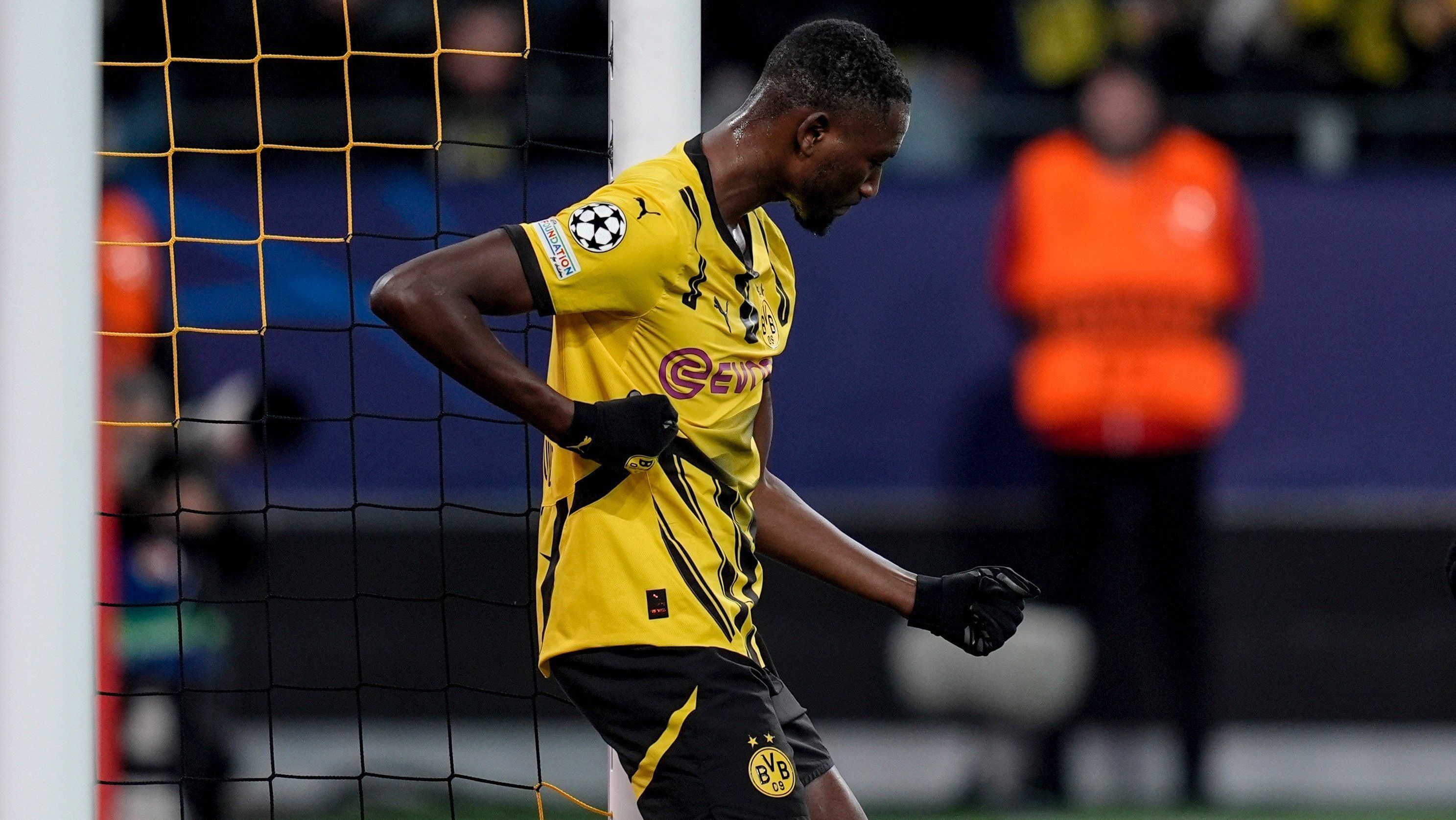 Borussia Dortmund comemora vitória e garante classificação para playoffs