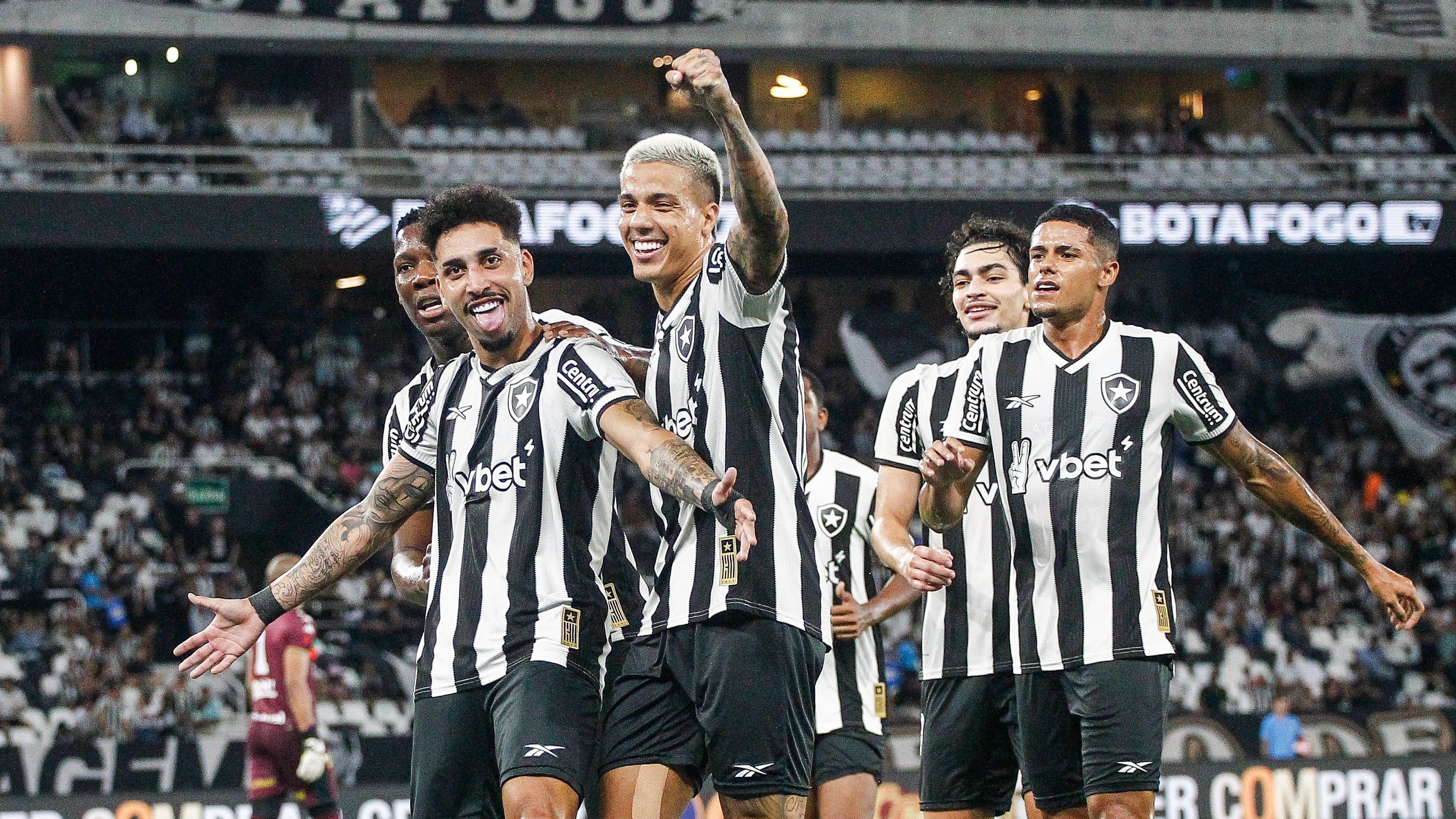 Botafogo venceu a Portuguesa-RJ no Nilton Santos