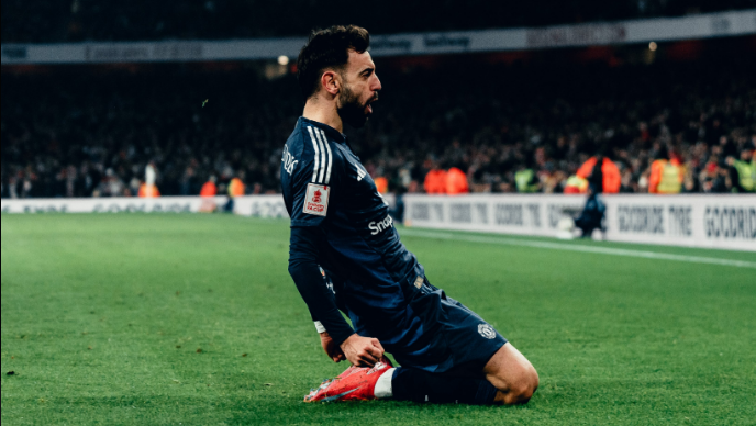 Bruno Fernandes comemorando gol contra o Arsenal