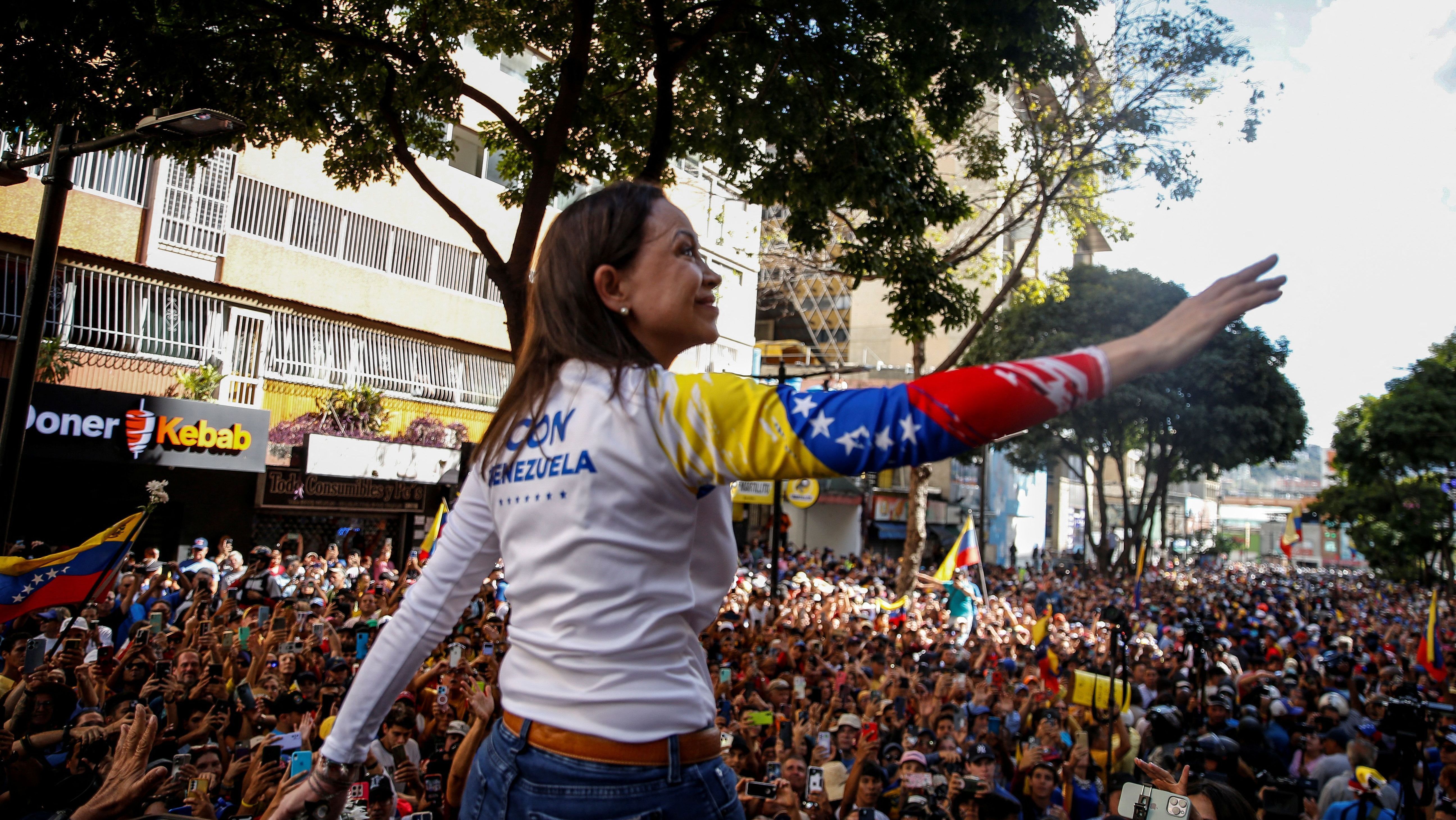 María Corina Machado durante protesto em Caracas.