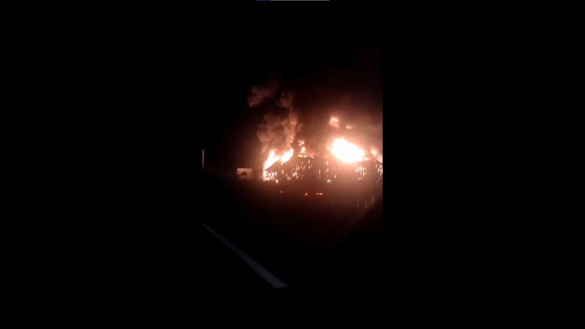 Fábrica de cosméticos incendiada em Queimados (RJ)