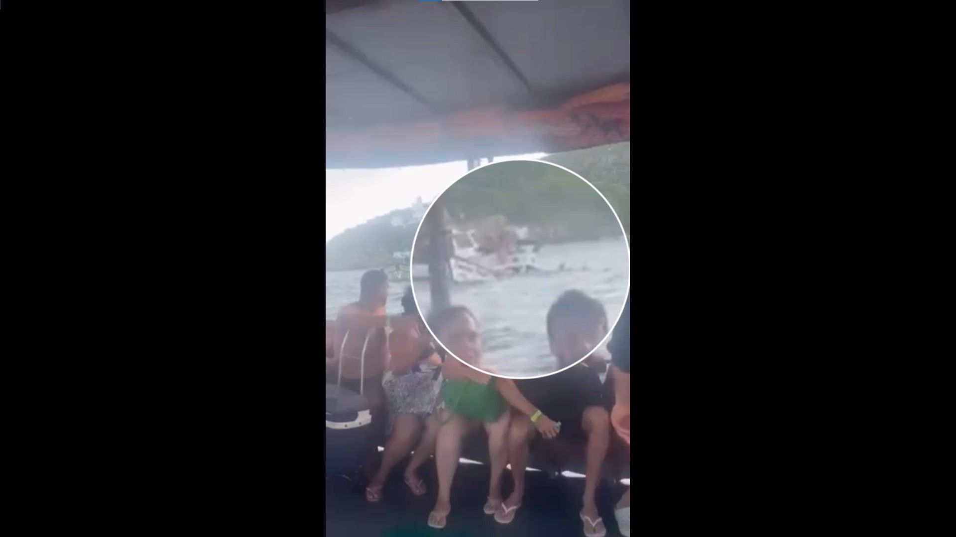 Passageiros de outra embarcação filmaram o momento do naufrágio