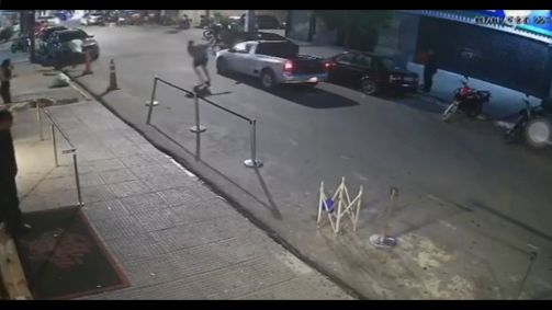 Momento em que o policial atira no colega em Pernambuco