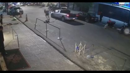Momento em que o policial atira no colega em Pernambuco