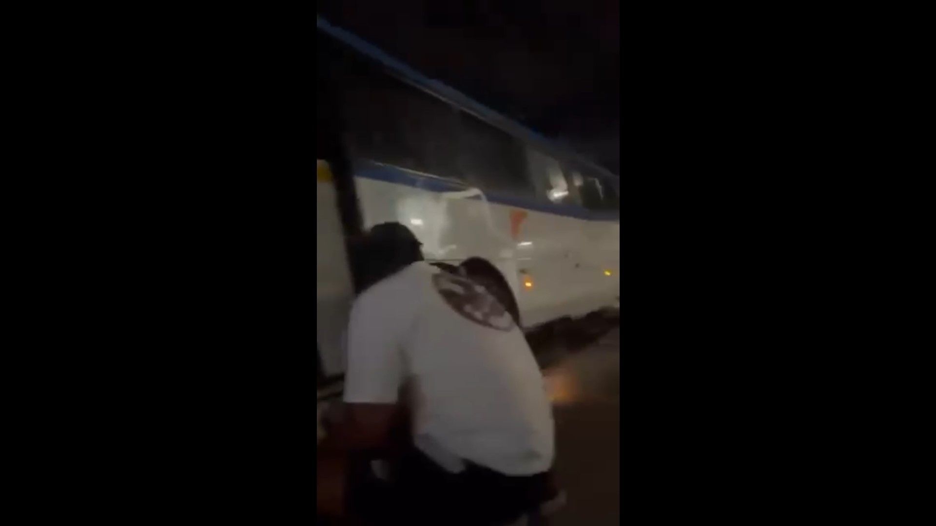 Passageiros se protegem durante tiroteio na zona oeste do Rio