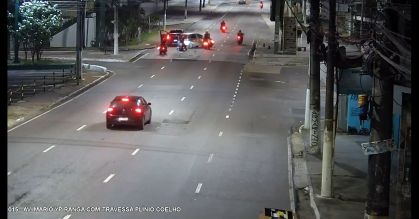 Momento em que o policial federal é atacado em Manaus (AM)