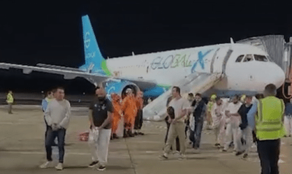 Vídeo: Brasileiros chegaram em Manaus algemados após deportação dos EUA