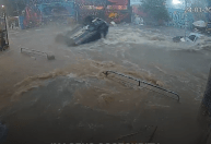 Vídeo mostra Beco do Batman sendo engolido por enxurrada em poucos minutos