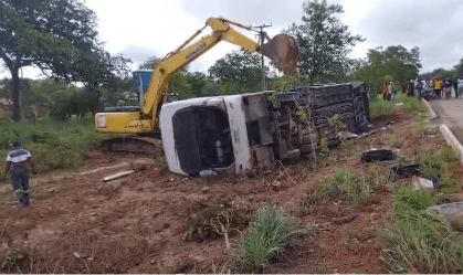 Acidente de ônibus deixa 7 mortos e mais 15 feridos no sul do Piauí