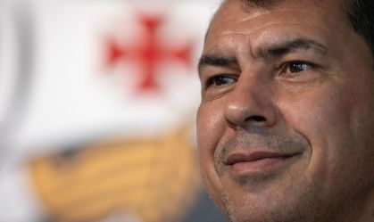 Carille revela ter assistido partida do Vasco "à paisana" no meio da torcida