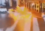 Veja momento em que carro da Tesla explode em frente ao Trump Hotel em Las Vegas
