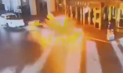 Veja momento em que carro da Tesla explode em frente ao Trump Hotel em Las Vegas
