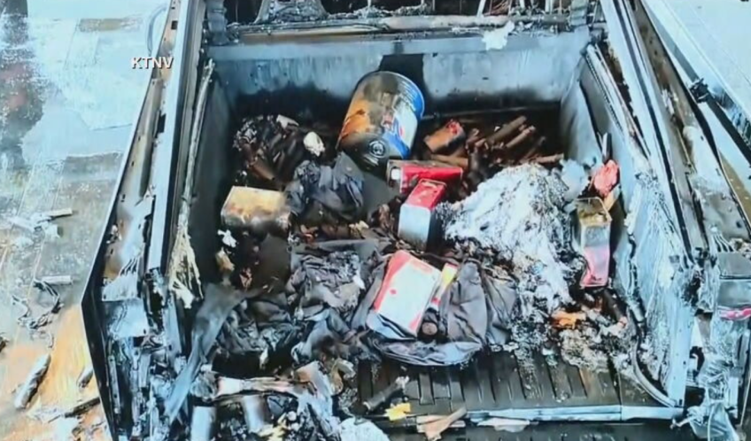 Fogos de artifício, tanques de gás e combustível usados na explosão do Tesla Cybertruck do lado de fora do Las Vegas Trump Hotel • Coletiva de imprensa, polícia de Las Vegas via CNN