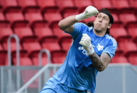 Cássio: "Defender tem que estar acima de jogar com os pés"