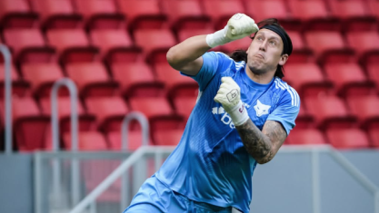 Cássio durante aquecimento para enfrentar o Athletic, no Mané Garrincha