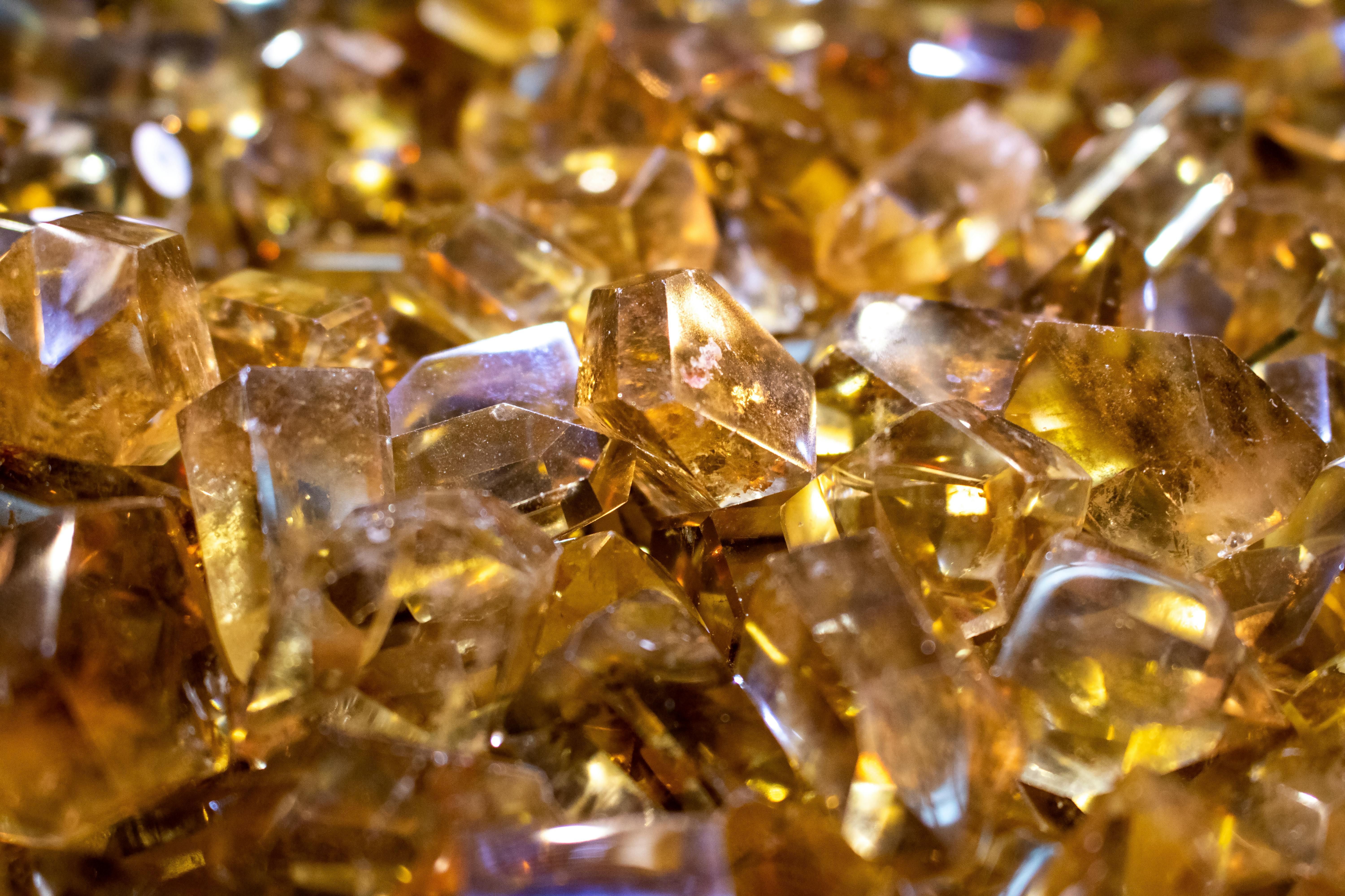 Citrino - cristal do signo de Gêmeos • Pexels