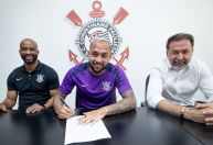 Corinthians oficializa empréstimo de Maycon até o fim de 2025