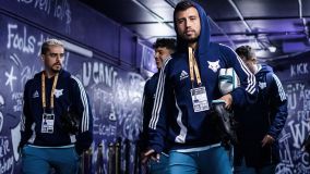 Atletas do Cruzeiro chegando para partida