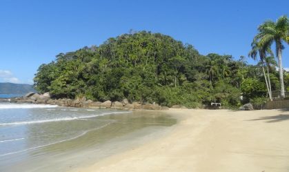 Projeto de lei busca limitar barracas nas praias de Ubatuba