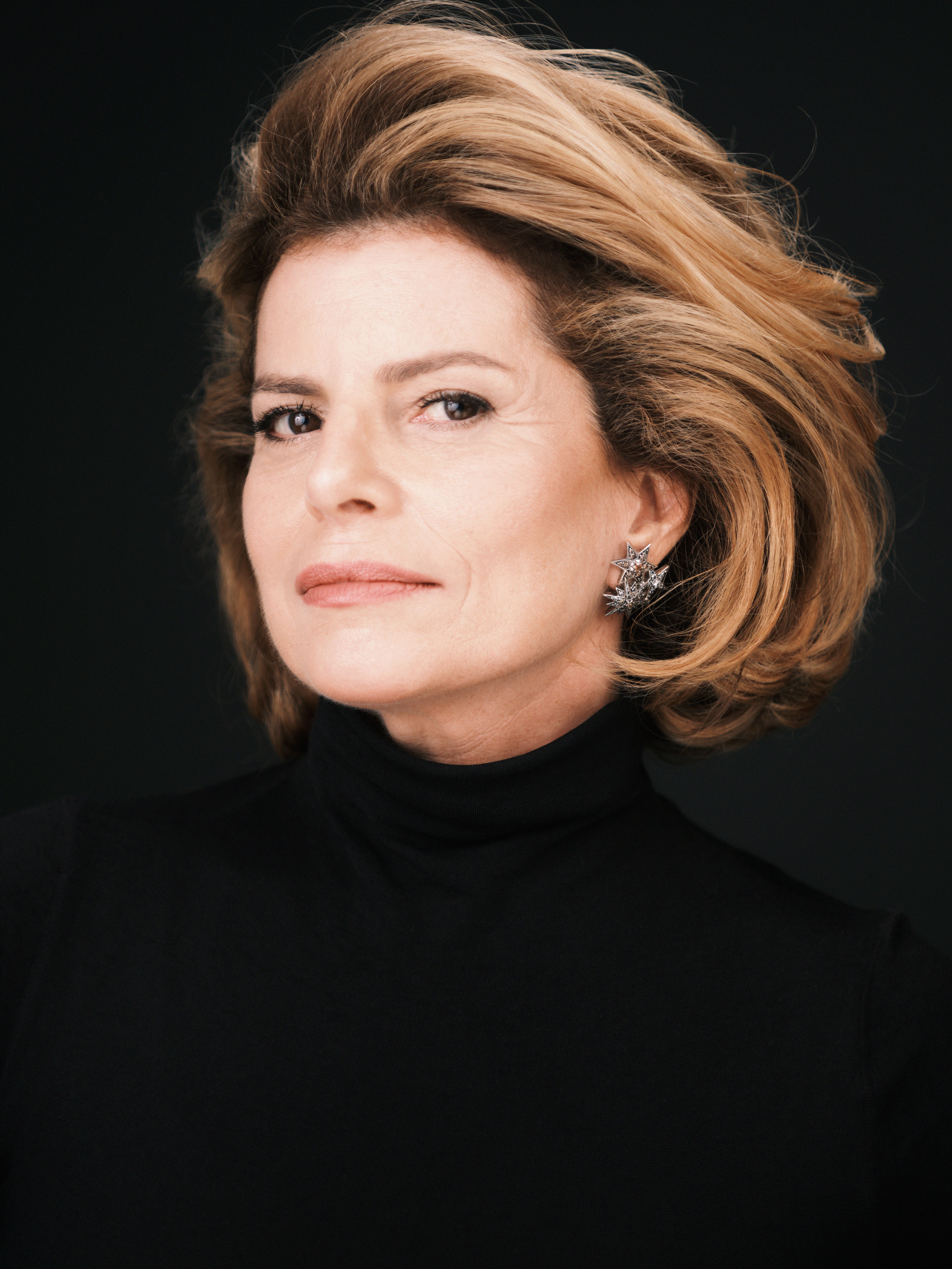Deborah Bloch muda de visual para viver Odete Roitman no remake de "Vale Tudo" • Globo/Catarina Ribeiro