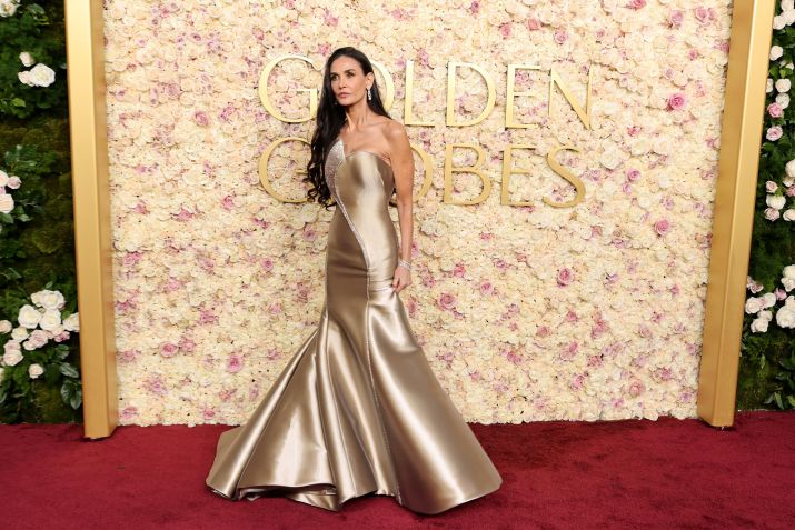 Demi Moore no Globo de Ouro 2025 • Amy Sussman/Getty Images