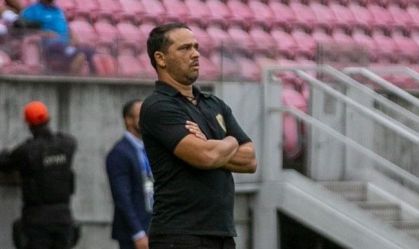 Dico Woolley, técnico demitido pelo Retrô