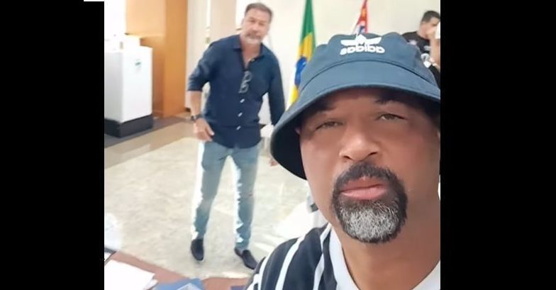 Dinei manda recado direto pra Romeu Tuma Júnior, presidente do conselho deliberativo do Corinthians