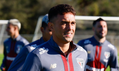 Enzo Díaz durante treino do São Paulo nos Estados Unidos