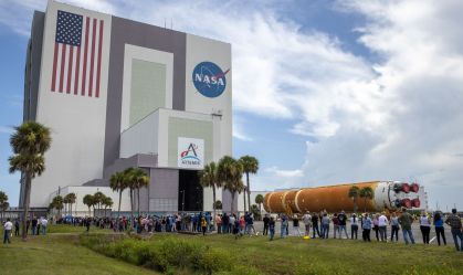 Orçamento de Trump para 2026 cancela foguete e estação lunar da Nasa