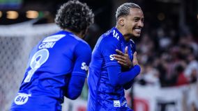 Matheus Pereira comemora gol