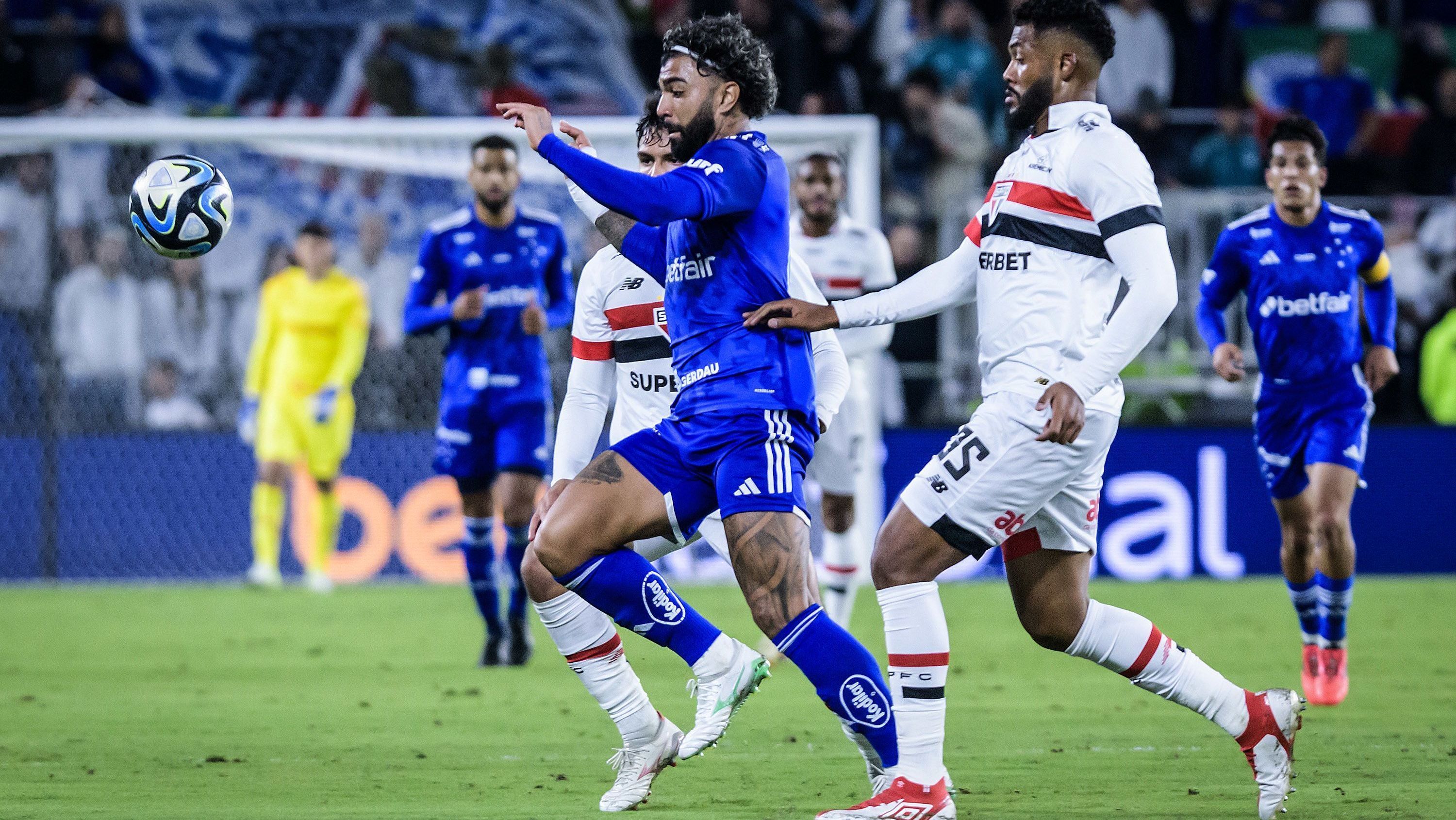 Cruzeiro e São Paulo se enfrentam nesta quarta-feira (15)