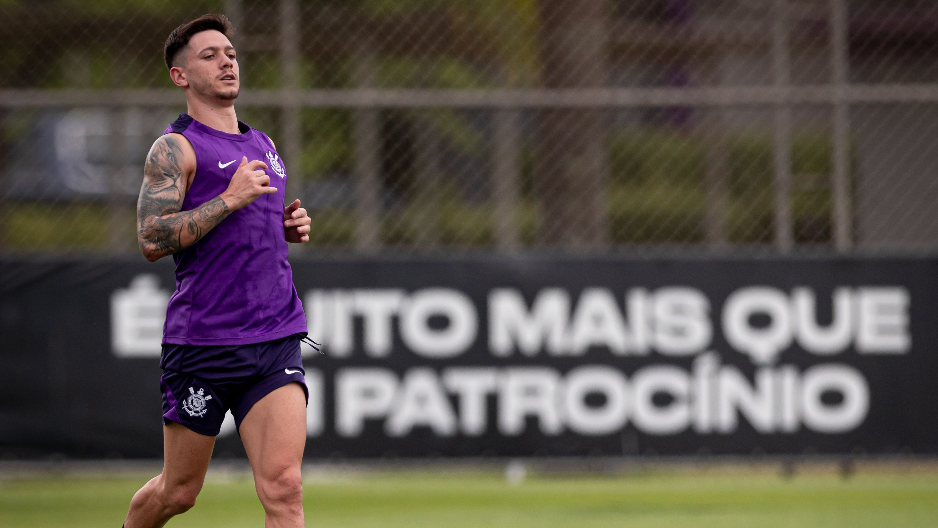 Primeira foto de Rodrigo Garro em campo neste ano