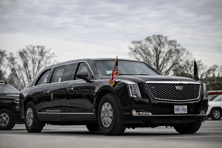 Modelo mais novo do Cadillac modificado que serve como limousine do presidente dos EUA • Celal Gunes/Anadolu via Getty Images