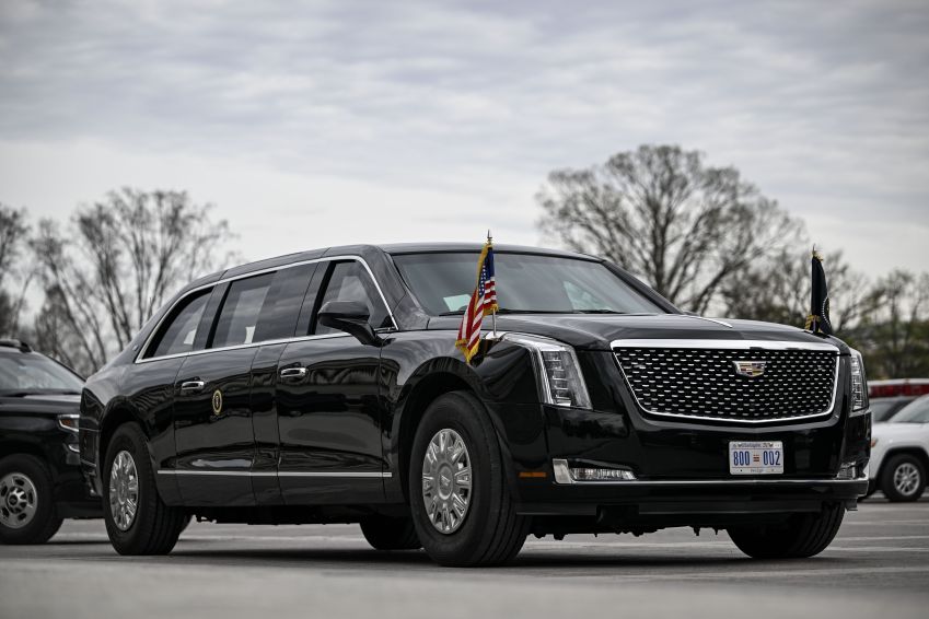 Modelo mais novo do Cadillac modificado que serve como limousine do presidente dos EUA • Celal Gunes/Anadolu via Getty Images