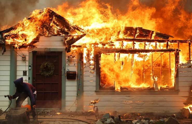 Incêndio em Altadena, Los Angeles, California. • Getty Images