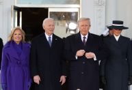 Uso de "caneta automática": Trump pede revisão de atos assinados por Biden