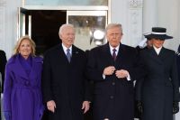 Uso de "caneta automática": Trump pede revisão de atos assinados por Biden
