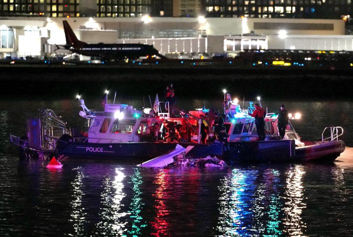 Local da colisão de 29 de janeiro de 2025 entre avião e helicóptero em Washington • Andrew Harnik/Getty Images