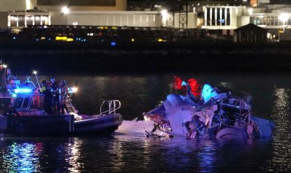 Veja fotos do acidente aéreo nos Estados Unidos que deixou 67 mortos