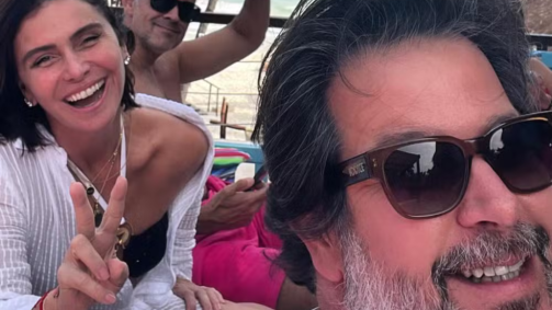 Giovanna Antonelli e Murilo Benício em praia