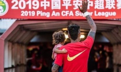 Paulinho atuou pelo Guangzhou