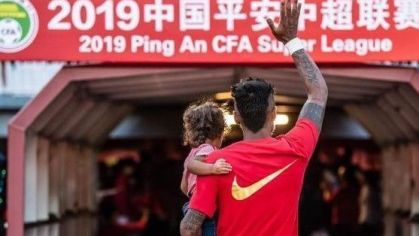 Paulinho atuou pelo Guangzhou