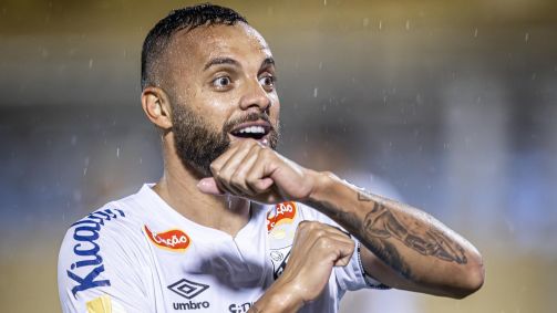 Guilherme imita Neymar em comemoração do Santos