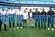 Gustavo Quinteros e comissão técnica conhecem Arena do Grêmio