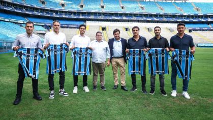 Gustavo Quinteros e comissão visitam a Arena do Grêmio